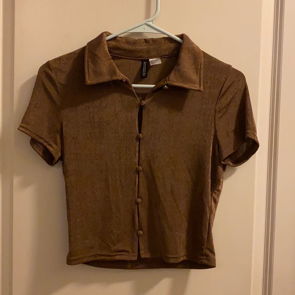 Brown button up shirt size M